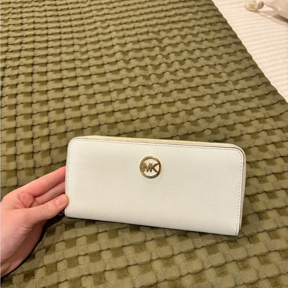 Michael Kors White and Gold Zip-Around Wallet - Picture 6 of 8